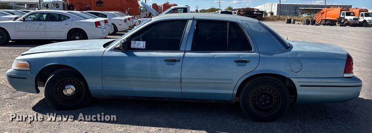 image for item EA7644 1999 Ford Crown Victoria Police Interceptor 