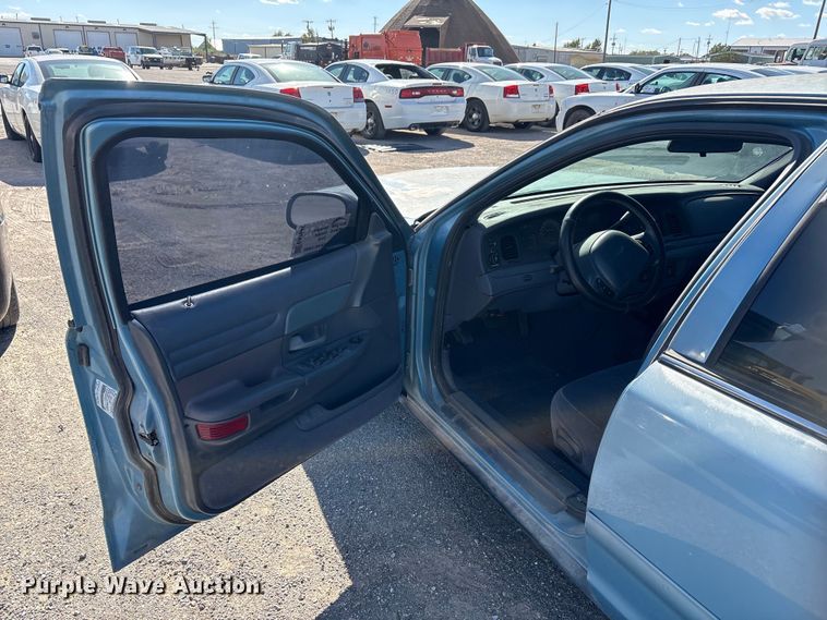 image for item EA7644 1999 Ford Crown Victoria Police Interceptor 