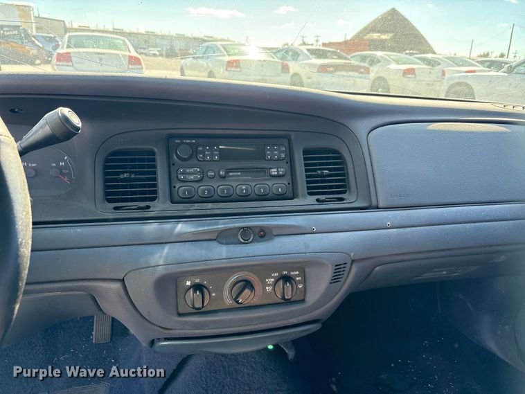 image for item EA7644 1999 Ford Crown Victoria Police Interceptor 