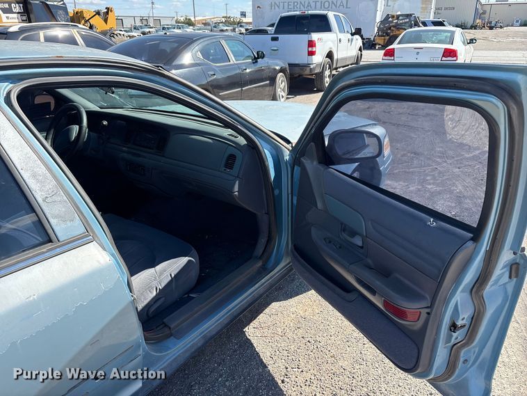 image for item EA7644 1999 Ford Crown Victoria Police Interceptor 