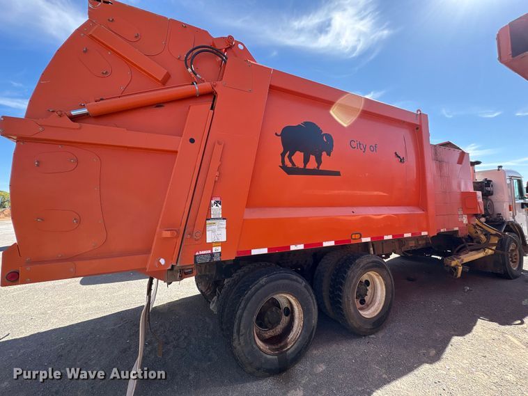 image for item EA7649 2013 Peterbilt 320 refuse truck