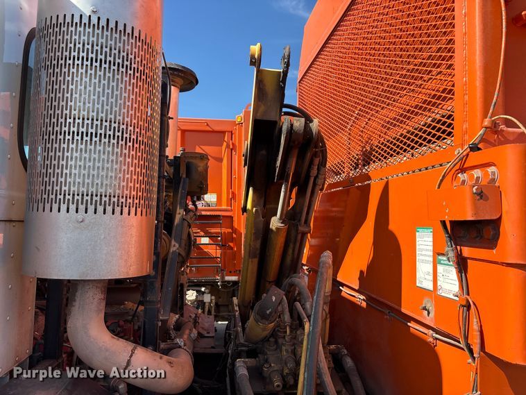 image for item EA7649 2013 Peterbilt 320 refuse truck