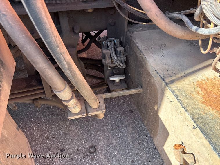 image for item EA7649 2013 Peterbilt 320 refuse truck