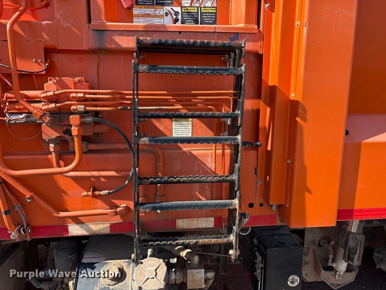 image for item EA7649 2013 Peterbilt 320 refuse truck