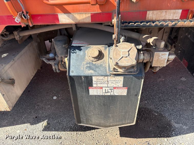 image for item EA7649 2013 Peterbilt 320 refuse truck