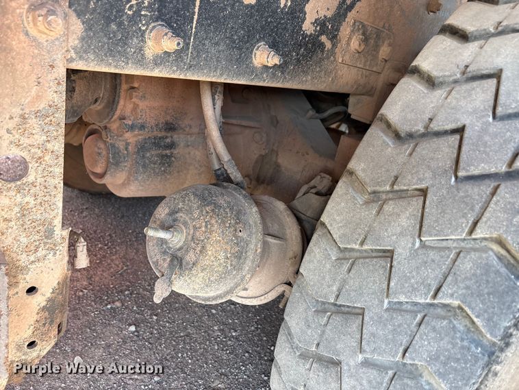 image for item EA7649 2013 Peterbilt 320 refuse truck