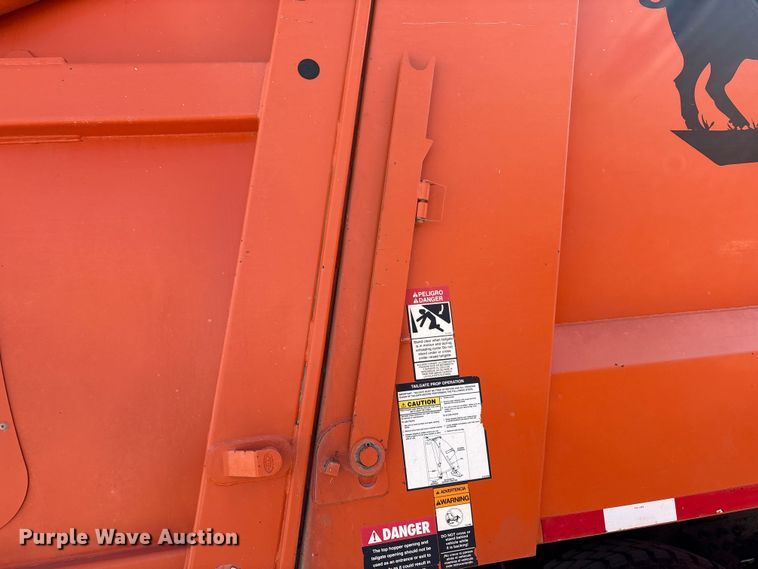 image for item EA7649 2013 Peterbilt 320 refuse truck