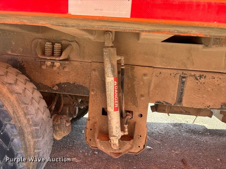 image for item EA7649 2013 Peterbilt 320 refuse truck