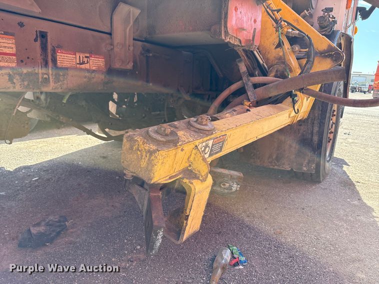 image for item EA7649 2013 Peterbilt 320 refuse truck