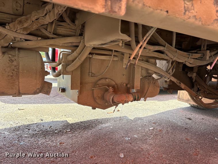 image for item EA7649 2013 Peterbilt 320 refuse truck