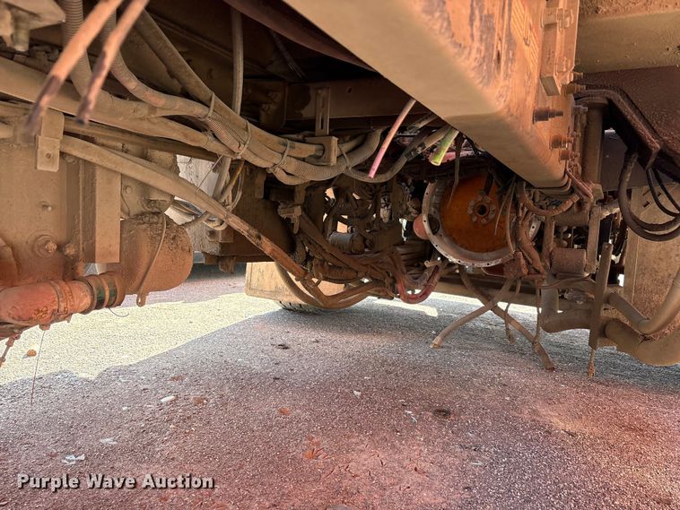 image for item EA7649 2013 Peterbilt 320 refuse truck