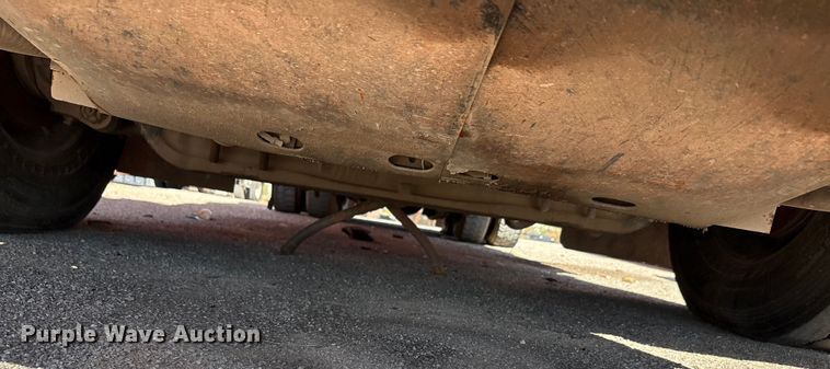 image for item EA7649 2013 Peterbilt 320 refuse truck