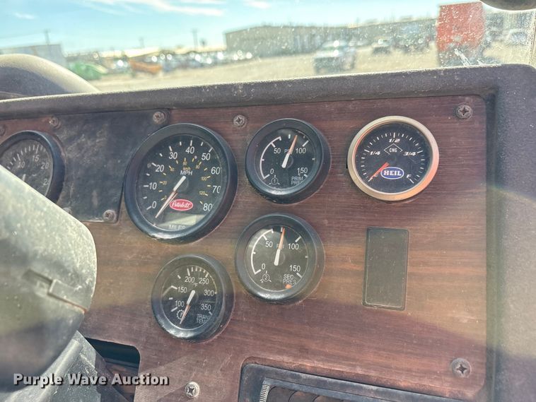 image for item EA7649 2013 Peterbilt 320 refuse truck