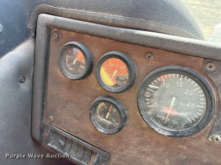 image for item EA7649 2013 Peterbilt 320 refuse truck