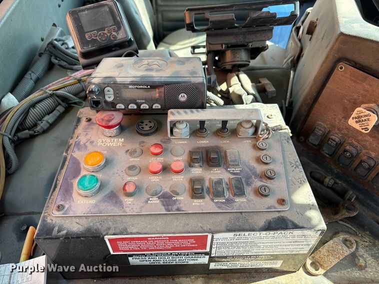 image for item EA7649 2013 Peterbilt 320 refuse truck