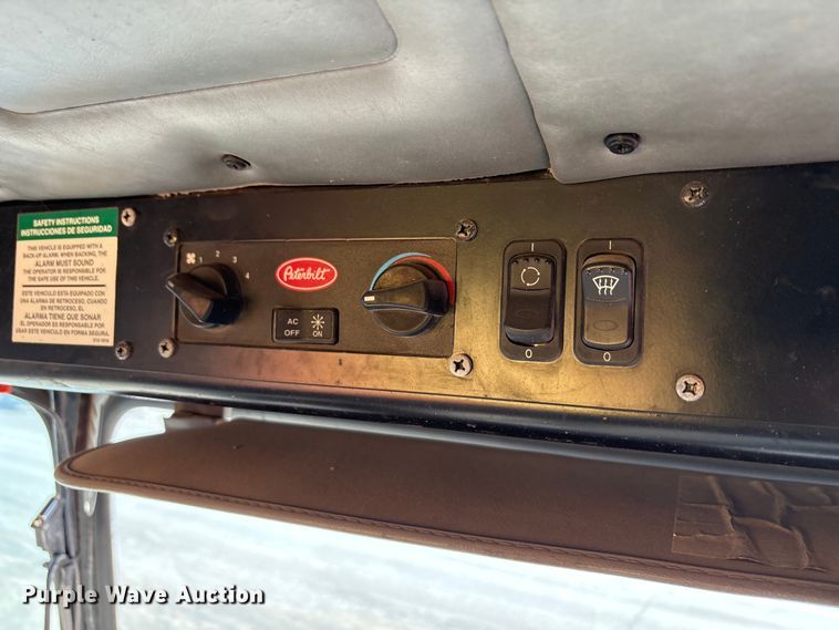 image for item EA7649 2013 Peterbilt 320 refuse truck