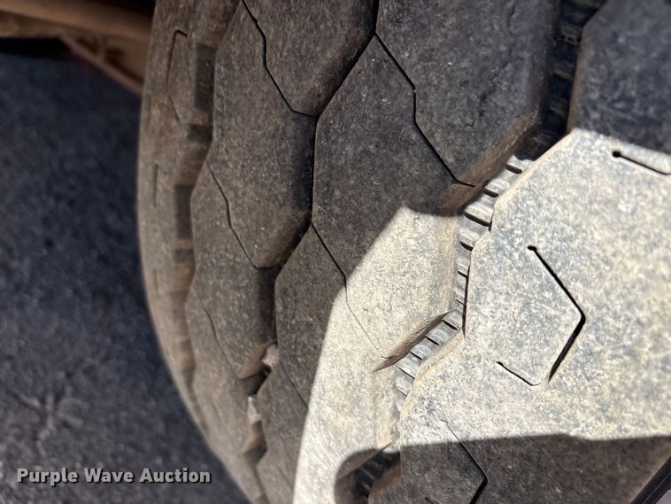 image for item EA7649 2013 Peterbilt 320 refuse truck