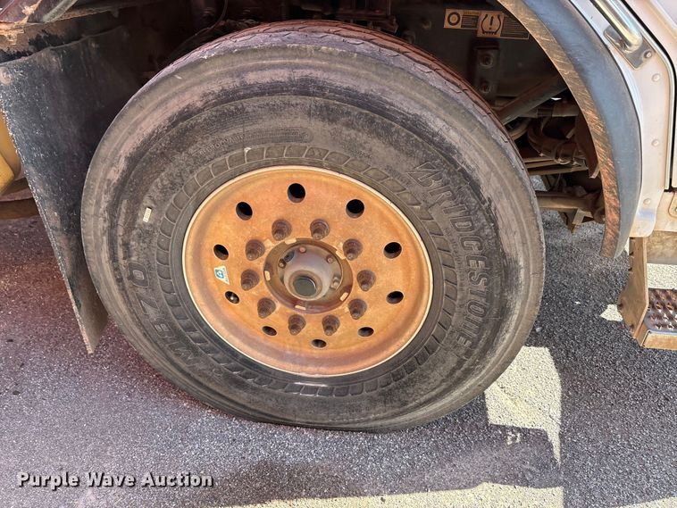 image for item EA7649 2013 Peterbilt 320 refuse truck