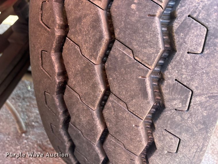 image for item EA7649 2013 Peterbilt 320 refuse truck