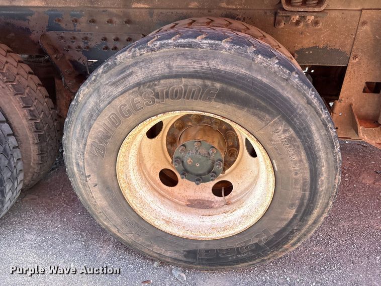 image for item EA7649 2013 Peterbilt 320 refuse truck