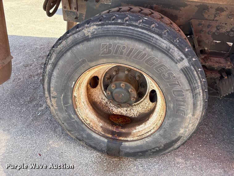 image for item EA7649 2013 Peterbilt 320 refuse truck