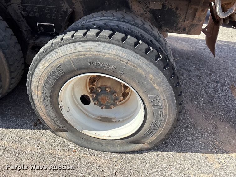 image for item EA7649 2013 Peterbilt 320 refuse truck