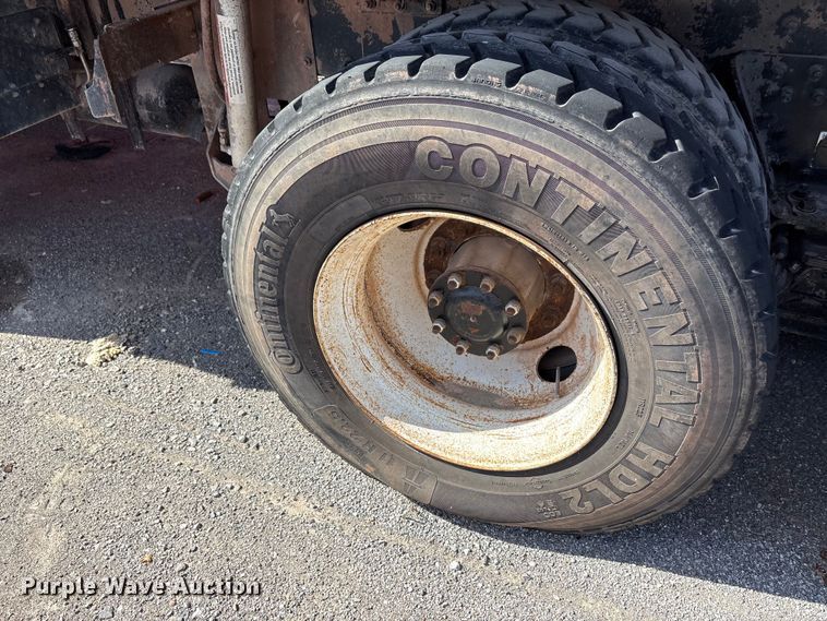 image for item EA7649 2013 Peterbilt 320 refuse truck