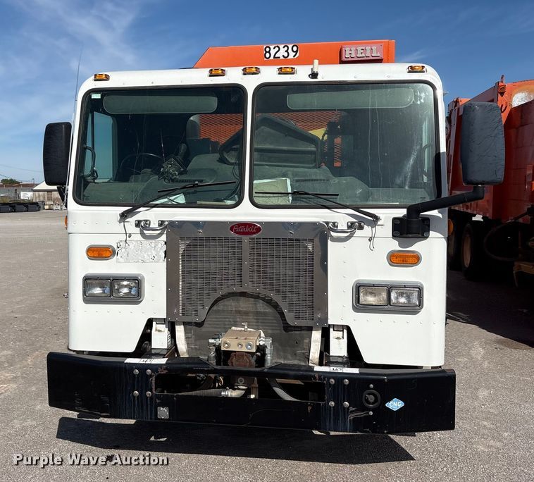 image for item EA7650 2013 Peterbilt 320 refuse truck