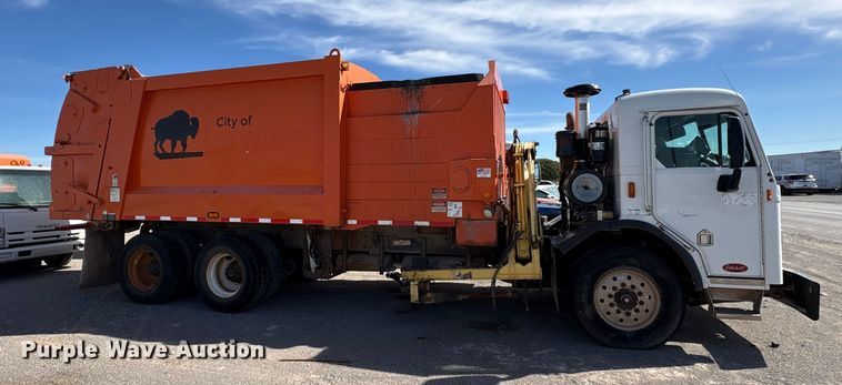 image for item EA7650 2013 Peterbilt 320 refuse truck