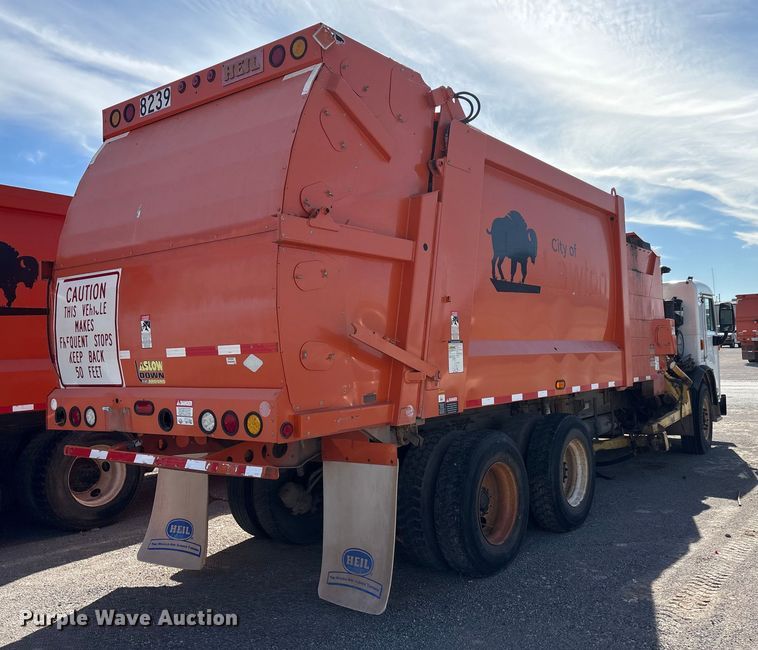 image for item EA7650 2013 Peterbilt 320 refuse truck