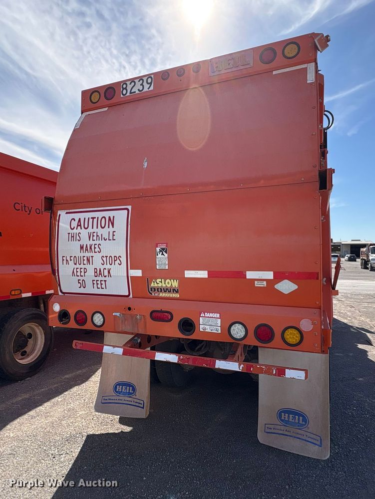 image for item EA7650 2013 Peterbilt 320 refuse truck