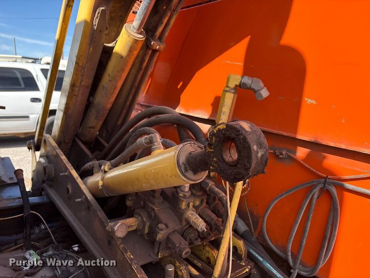 image for item EA7650 2013 Peterbilt 320 refuse truck