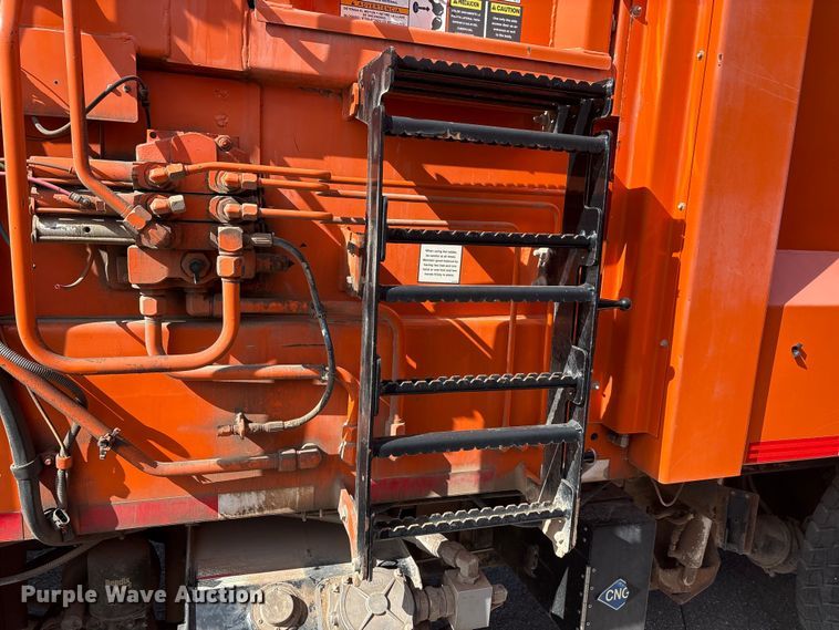 image for item EA7650 2013 Peterbilt 320 refuse truck