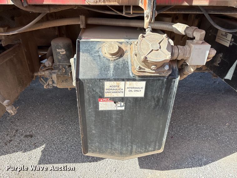 image for item EA7650 2013 Peterbilt 320 refuse truck