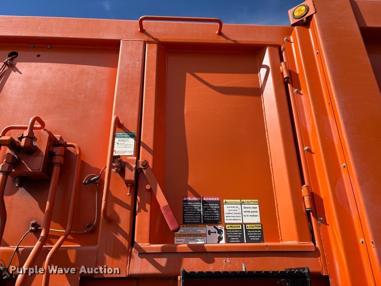 image for item EA7650 2013 Peterbilt 320 refuse truck