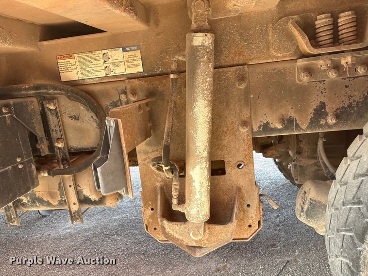 image for item EA7650 2013 Peterbilt 320 refuse truck