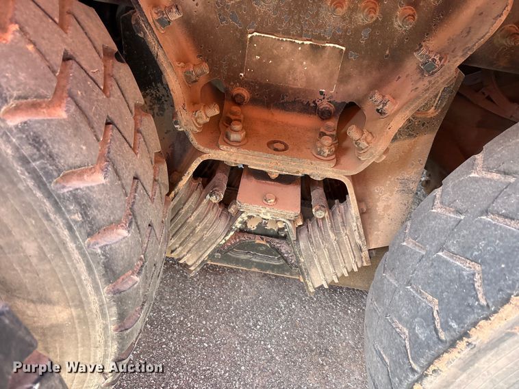 image for item EA7650 2013 Peterbilt 320 refuse truck