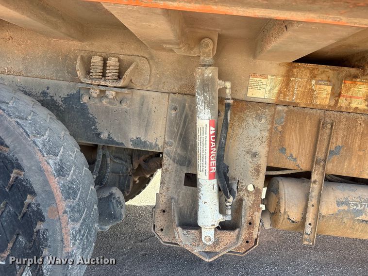 image for item EA7650 2013 Peterbilt 320 refuse truck