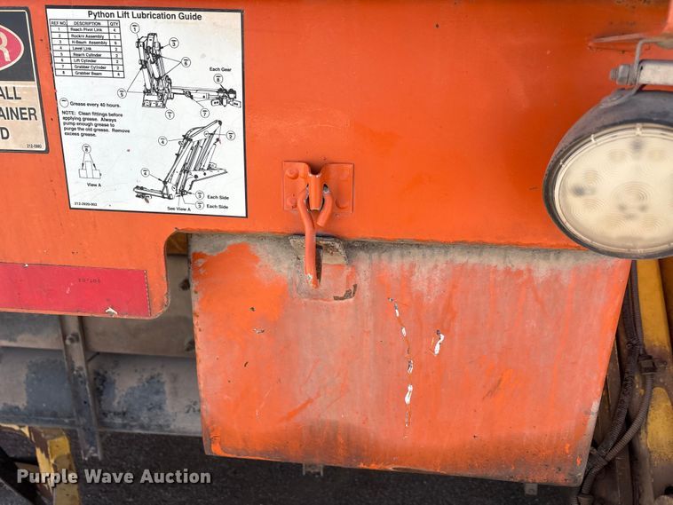 image for item EA7650 2013 Peterbilt 320 refuse truck