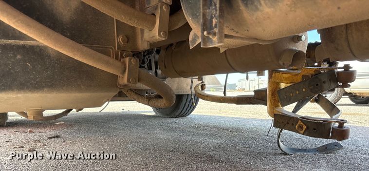 image for item EA7650 2013 Peterbilt 320 refuse truck