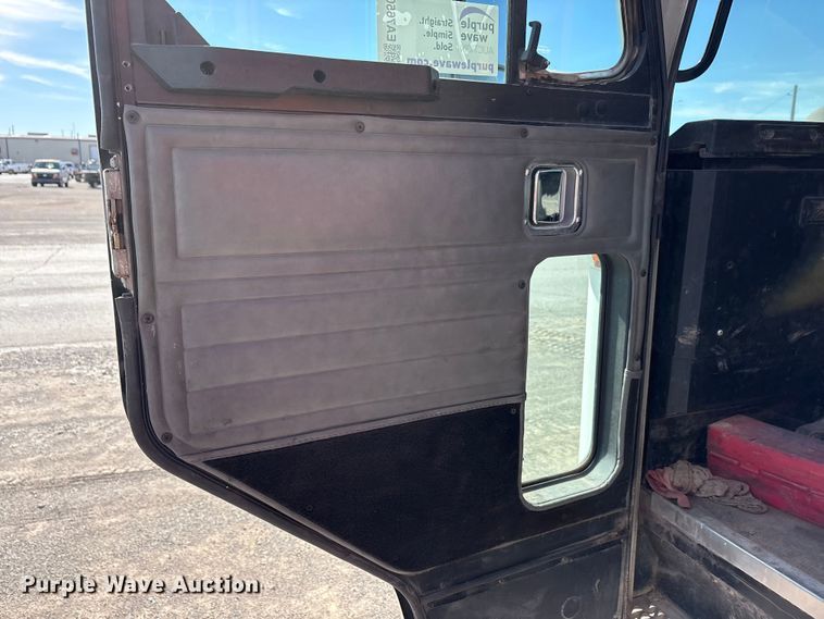 image for item EA7650 2013 Peterbilt 320 refuse truck