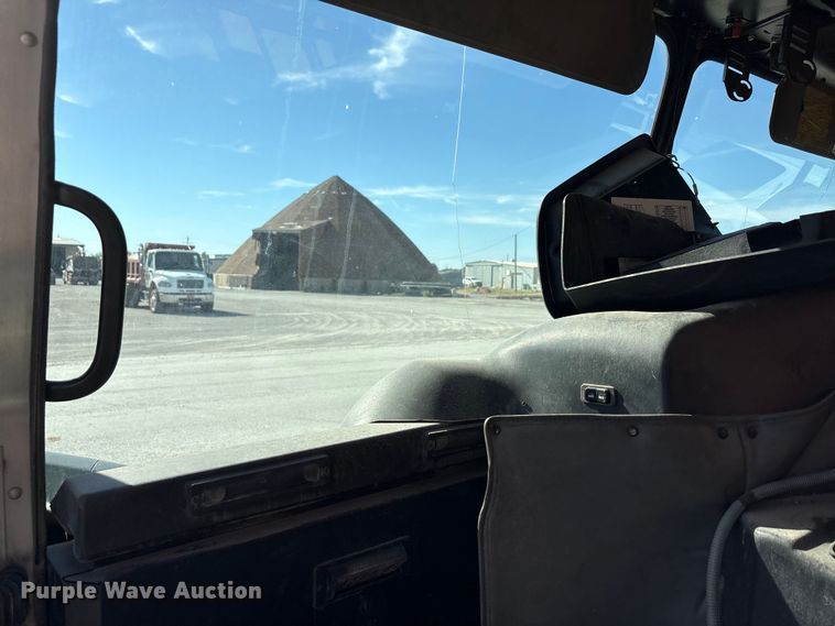 image for item EA7650 2013 Peterbilt 320 refuse truck