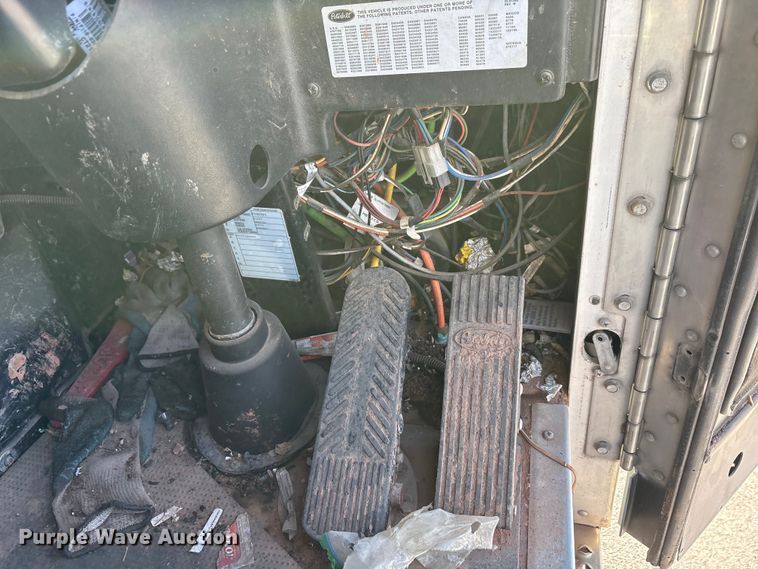 image for item EA7650 2013 Peterbilt 320 refuse truck