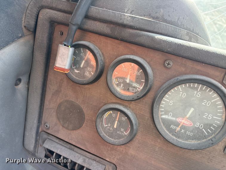 image for item EA7650 2013 Peterbilt 320 refuse truck