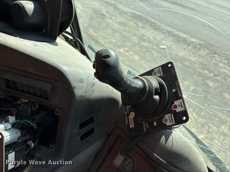 image for item EA7650 2013 Peterbilt 320 refuse truck