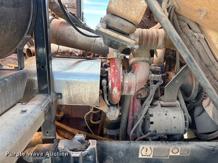 image for item EA7650 2013 Peterbilt 320 refuse truck