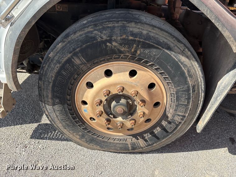 image for item EA7650 2013 Peterbilt 320 refuse truck