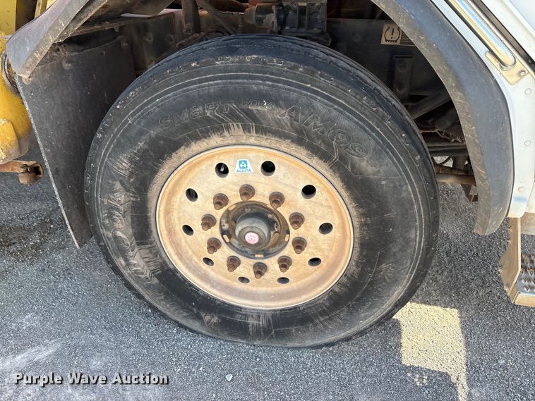 image for item EA7650 2013 Peterbilt 320 refuse truck