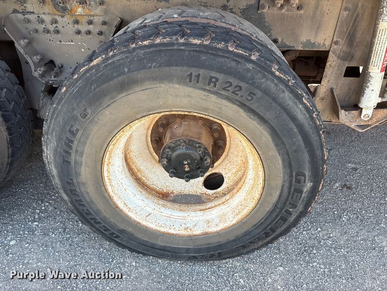 image for item EA7650 2013 Peterbilt 320 refuse truck