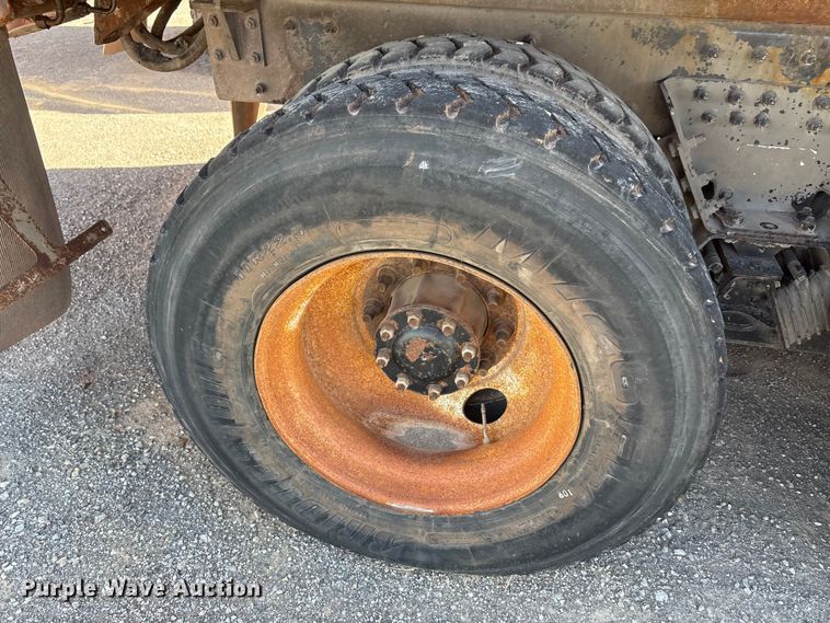 image for item EA7650 2013 Peterbilt 320 refuse truck